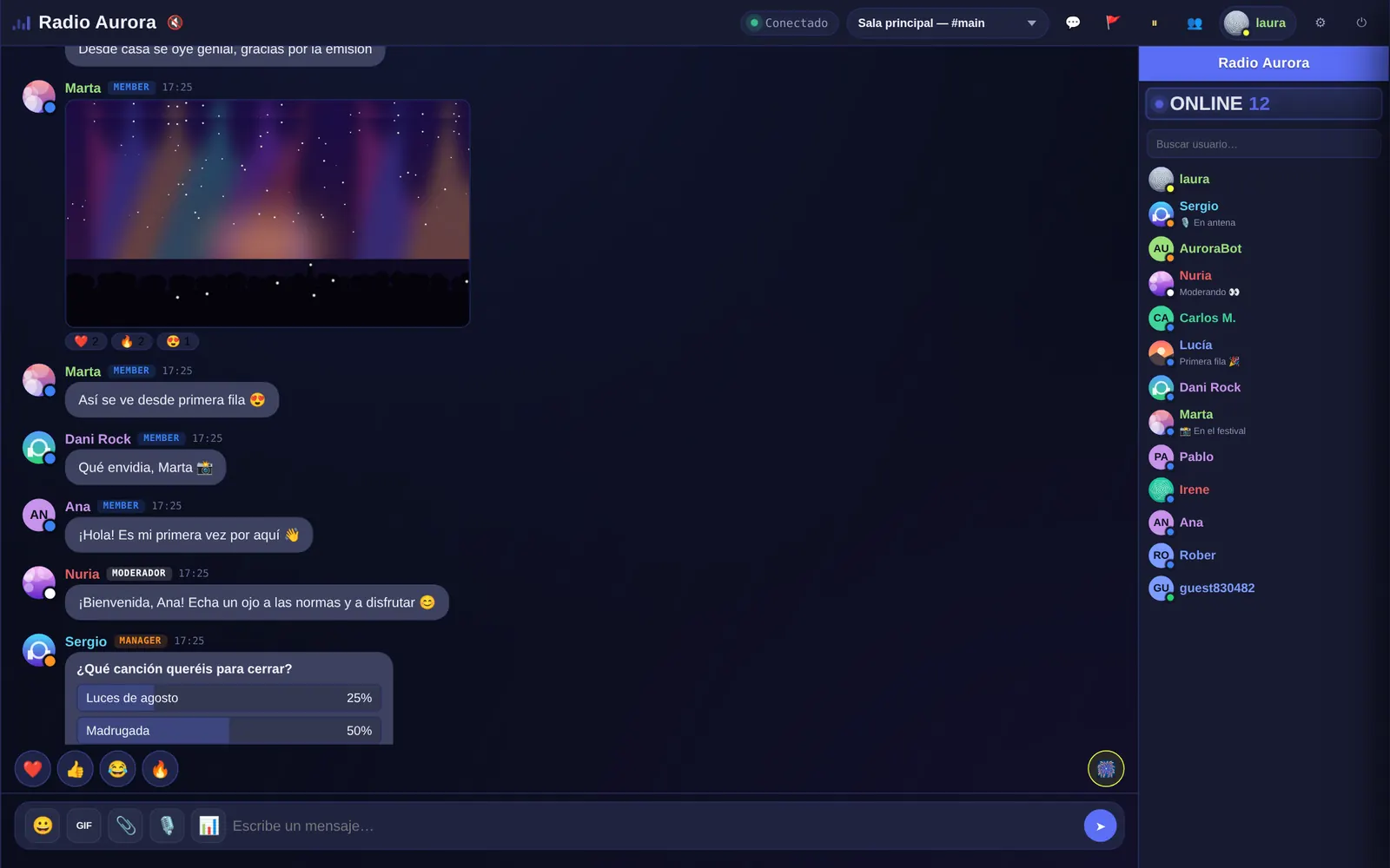 Chat de Parlo con fotos compartidas, reacciones, encuesta y usuarios conectados